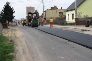 Wylewanie nowej nawierzchni i zakończenie budowy kanalizacji w Kołaczkowicach (photo)