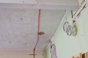 Zdjęcie przedstawia remontowaną sale w budynku szkolnym w Konarach. (photo)