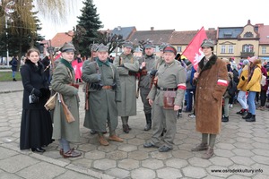 Zdjęcie przedstawia grupę żołnierzy. (photo)