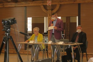 Od lewej: wiceprzewodnicząca Rady Miejskiej Barbara Szewczyk, przewodniczący Rady Miejskiej Zdzisław Goliński oraz wiceprzewodniczący Rady Miejskiej Bernard Bałuniak (photo)