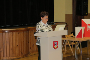 Radna, Urszula Dupiczak przemawia na mównicy (photo)