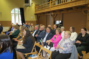 Zaproszeni goście uczestniczący w sesji rady (photo)