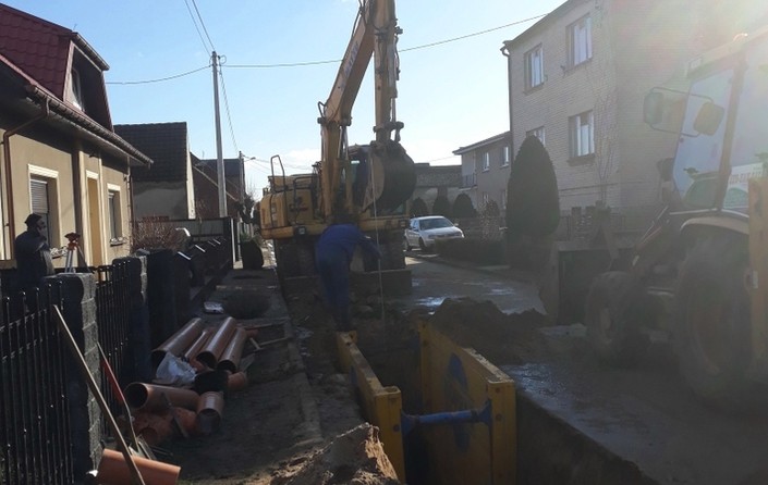 Dobiegają końca prace przy budowie kanalizacji sanitarnej w Kołaczkowicach - zdjęcie