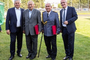  (photo)