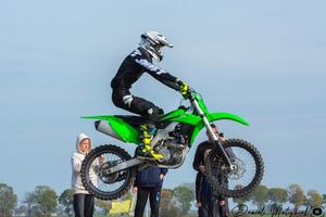 (photo)