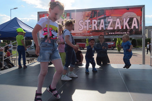 Dzieci podczas zabawy na Dniu Strażaka (photo)
