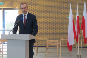 Gość wydarzenia w trakcie przemówienia (photo)