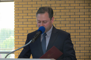 Gość wydarzenia w trakcie przemówienia (photo)