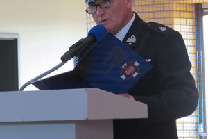 Strażak w trakcie przemówienia (photo)