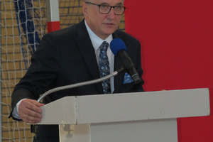 Gość wydarzenia w trakcie przemówienia (photo)