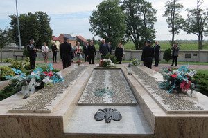  (photo)