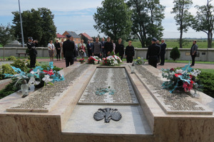 (photo)