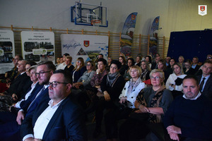 Zdjęcie przedstawia uczestników gali Liderów Wielkopolskiej Odnowy Wsi. (photo)