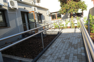 Podjazd do Urzędu dla osób ze szczególnymi potrzebami (photo)