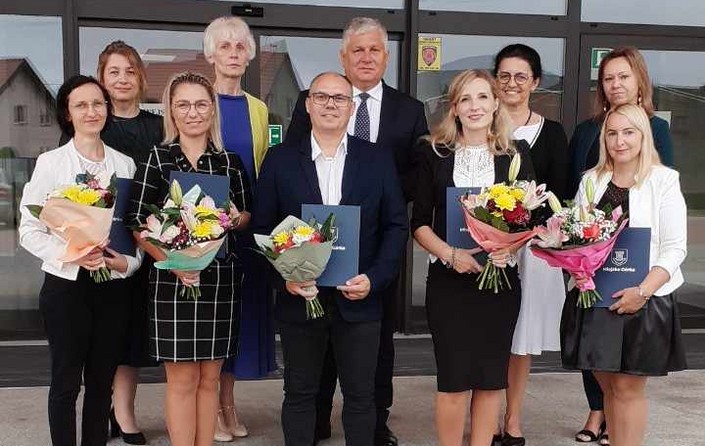 Nauczyciele z gminy Miejska Górka z awansami zawodowymi. - zdjęcie