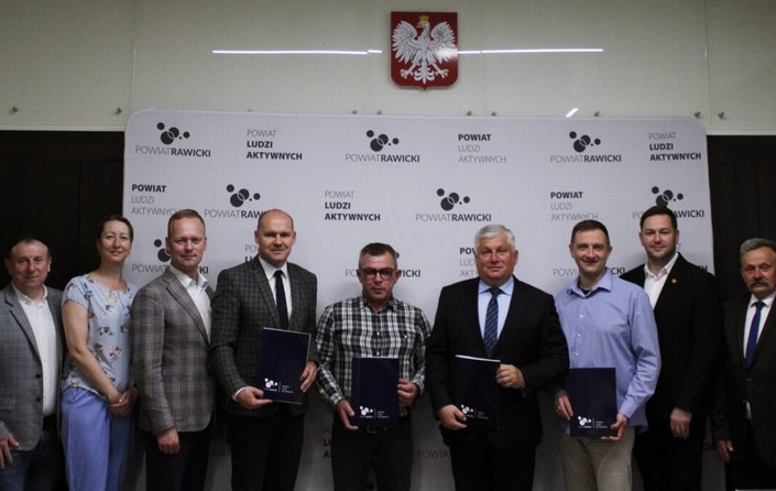 Podpisanie umowy w Starostwie Powiatowym w Rawiczu