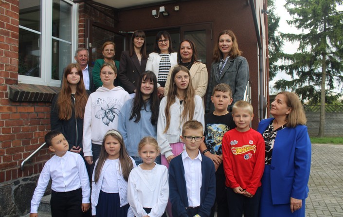 Sekretarz Gminy czuwała nad wyborami Samorządu Uczniowskiego w Zespole Szkół w Dłoni - zdjęcie