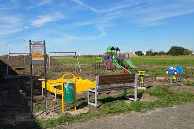 Ruszyła budowa placu zabaw w Roszkowie!